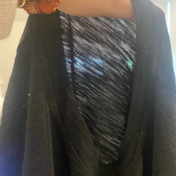 BLACK CROPPED TEE - Picture 2 of 3